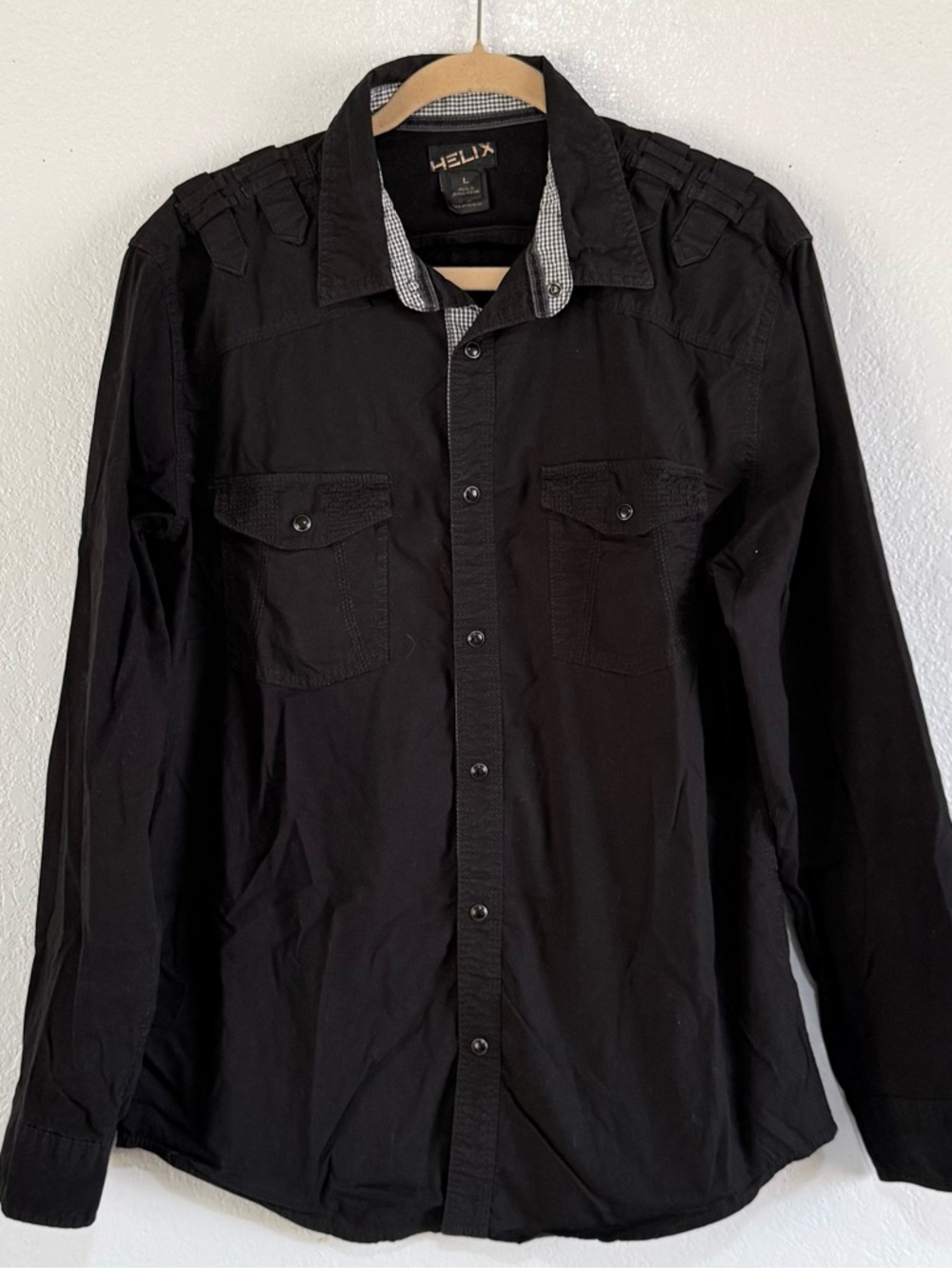 Helix Black Long-Sleeve Button Shirt with Chest Pockets Shoulder Epaulets Large